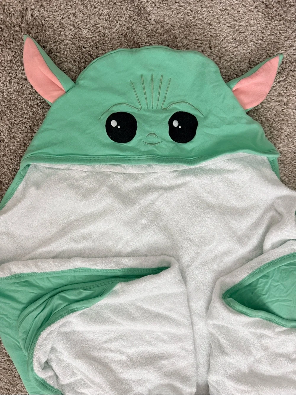 Posh Peanut x Star Wars Baby Yoda Hooded Towel
